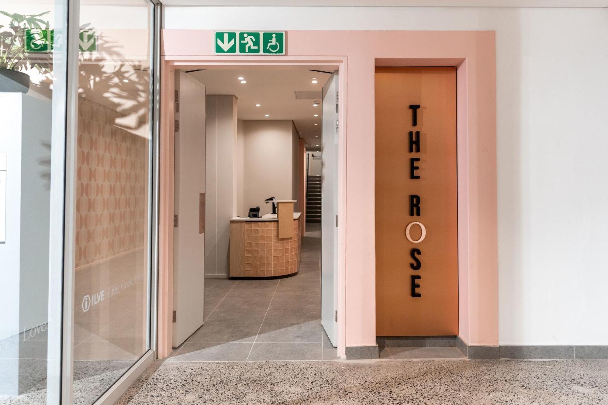 Apartment The Rose 206 - Modern With Pool Cape Town