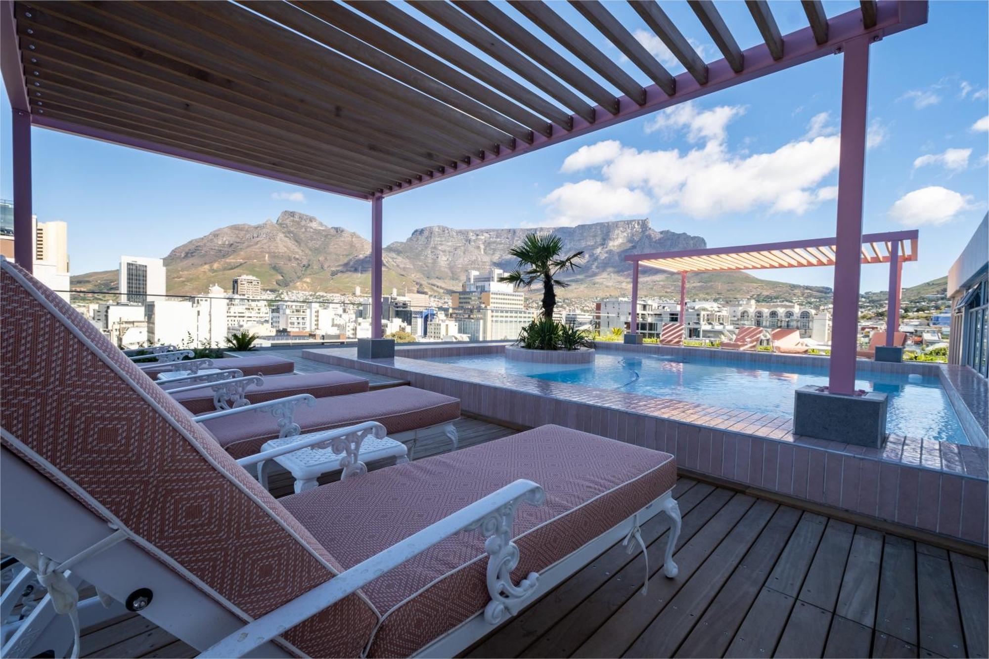 The Rose 206 - Modern With Pool *