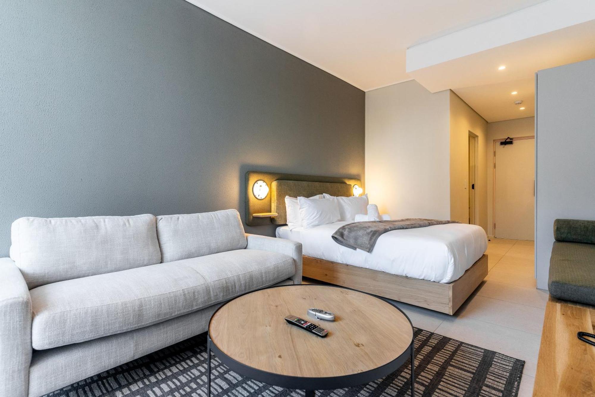 The Rose 206 - Modern With Pool Apartment *